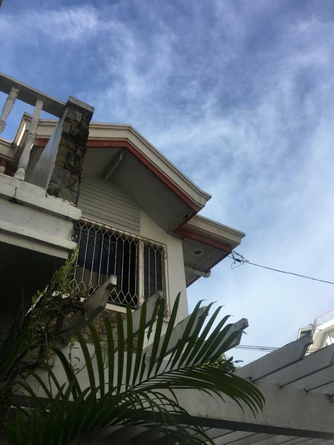 Joyful Island Hostel Мактан Экстерьер фото