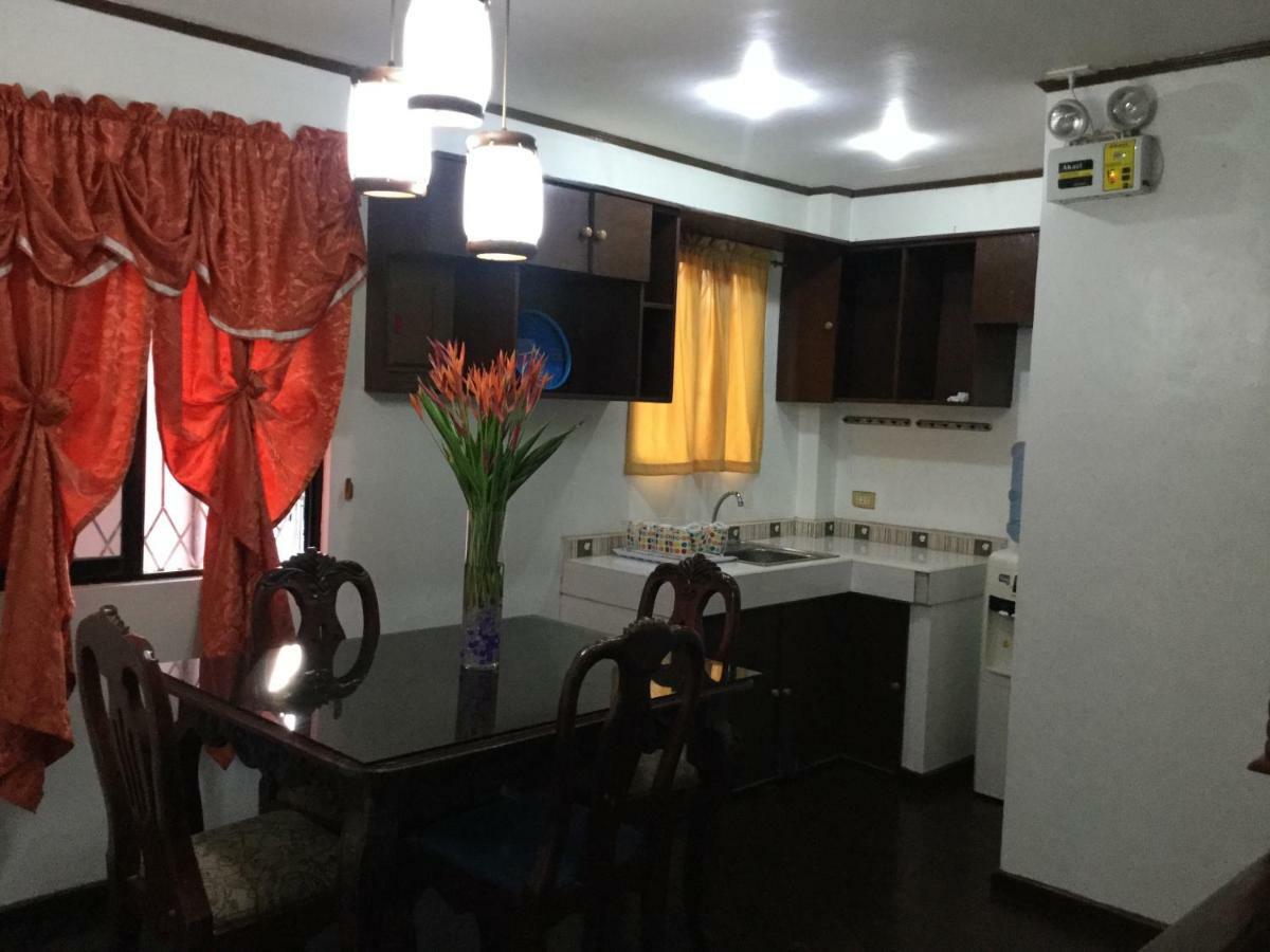 Joyful Island Hostel Мактан Экстерьер фото