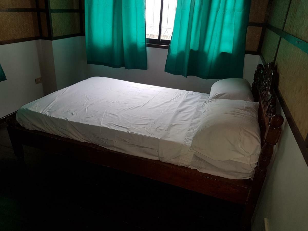 Joyful Island Hostel Мактан Экстерьер фото
