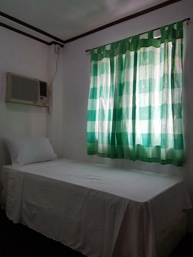 Joyful Island Hostel Мактан Экстерьер фото