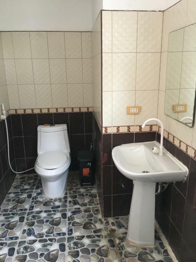 Joyful Island Hostel Мактан Экстерьер фото